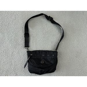 Lululemon Crossbody Handbag Womens Zip Closure Fold Flap Black *reposhing*